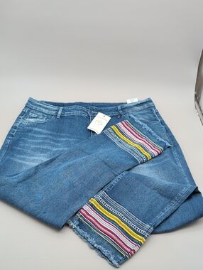 Blue Cropped Jeans with Colorful Embroidered Cuffs
